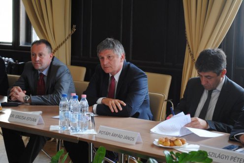 Угорці побудують дорогу, яка веде до Верецького перевалу – 01