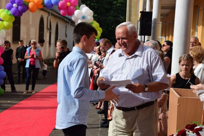 У школах Мукачева пролунав останній дзвінок – 12