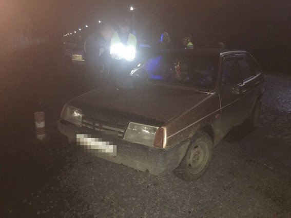 У Мукачеві зупинили автомобіль за порушення ПДР і знайшли в машині зброю та набої – 03