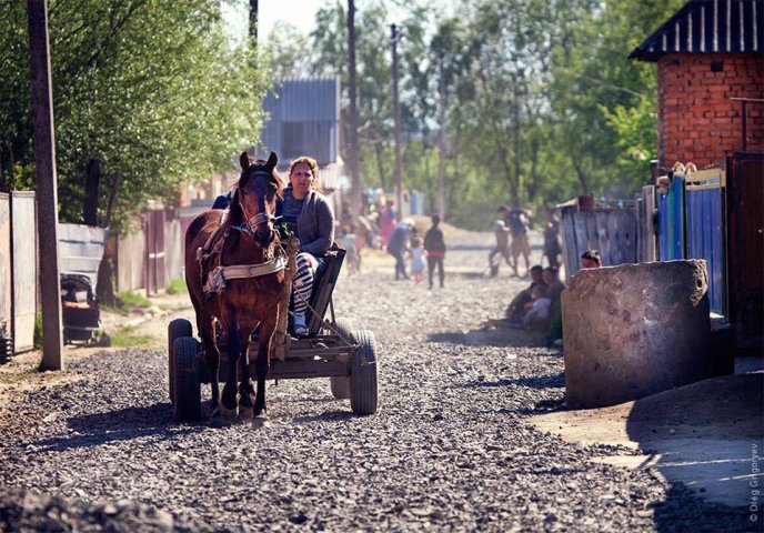 У Великих Лучках ромський табір за два дні зробив дорогу – 21 У Великих Лучках ромський табір за два дні зробив дорогу – 21