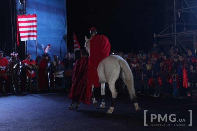 Яскраве святкування Дня святого Мартина у Мукачеві: парад ліхтариків, лицарські бої та вогняне шоу – 65 Яскраве святкування Дня святого Мартина у Мукачеві: парад ліхтариків, лицарські бої та вогняне шоу – 65