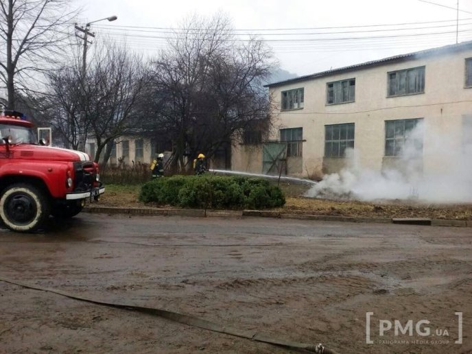 Мукачівські рятувальники провели практичні навчання на деревообробному підприємстві – 03