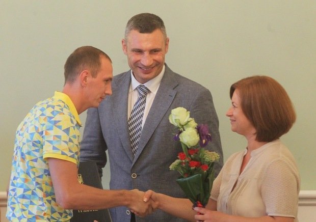 У Києві фехтувальнику із Закарпаття Анатолію Герею вручили відзнаку – 02