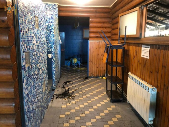 У Мукачеві в мікрорайоні Росвигово горіла лазня: рятувальники показали фото – 05