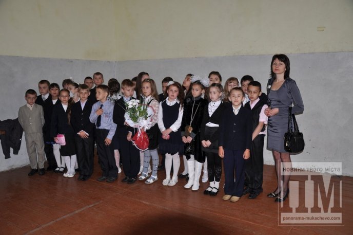 У мукачівській ЗОШ №20 відбулось свято "Останнього дзвоника" (ФОТО) – 31