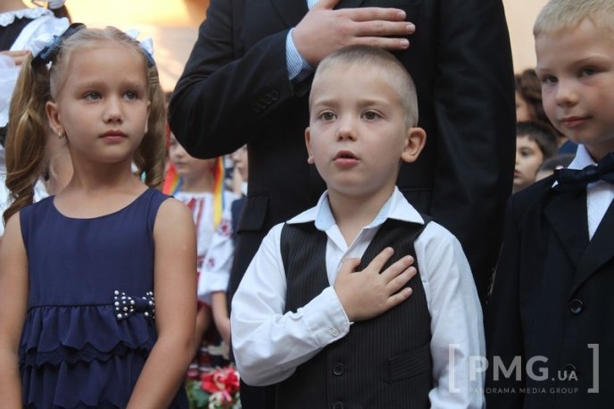 НВК "Гармонія" урочисто відзначила свято Першого вересня лінійкою у вишиванках – 22