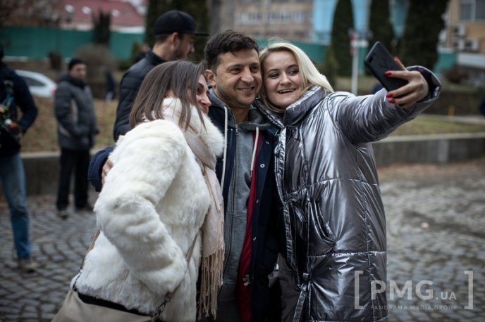 Зеленський з «Кварталом 95» в Ужгороді: Агітувати не збираємось, однак закликаємо всіх прийти на вибори – 03