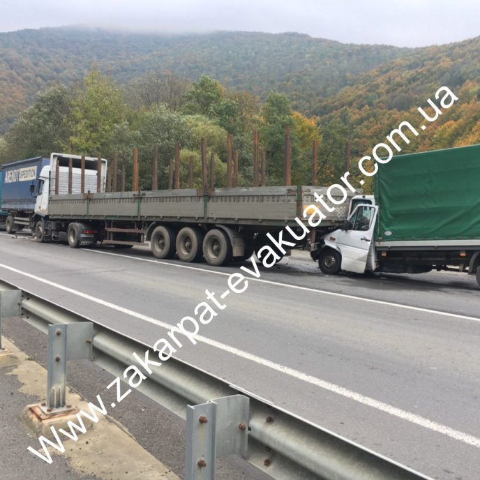 На Свалявщині зіткнулись три автомобілі – 01