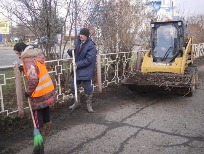 На вулицях Ужгорода почала працювати нова комунальна техніка – 02 На вулицях Ужгорода почала працювати нова комунальна техніка – 02