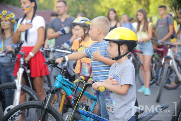Миттєвості велозаїзду у Мукачеві: фоторепортаж із "Літньої зустрічі цімборів" – 35
