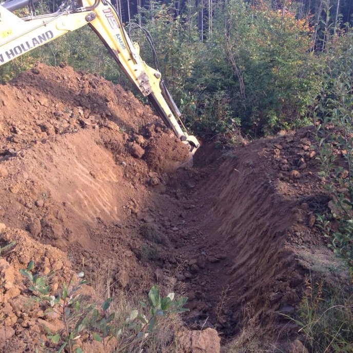 Дорогу, на якій затримали завантажений сигаретами "Урал", перекопали – 01