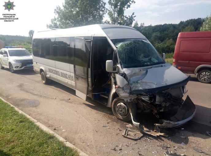 Поліцейські розповіли нові деталі ДТП за участі екскурсійного автобусу з дітьми – 03