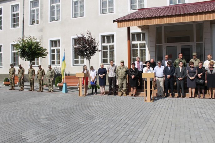 У Виноградові відкрили меморіальну дошку загиблому бійцю АТО Адальберту Ковачу – 01