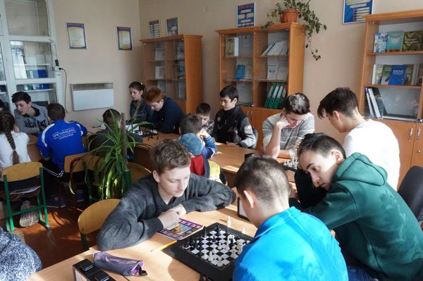 Для солотвинських школярів відкрили шаховий гурток – 02