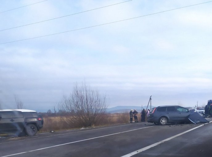 Рух між селами Ракошино і Зняцево ускладнено. Сталась аварія – 02 Рух між селами Ракошино і Зняцево ускладнено. Сталась аварія – 02