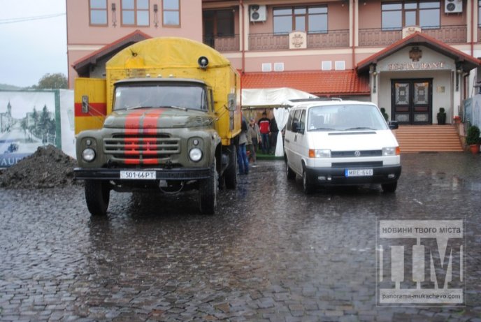 Аварійні роботи на Червоноармійській заблокували рух транспорту майже на півміста (ФОТОРЕПОРТАЖ) – 06