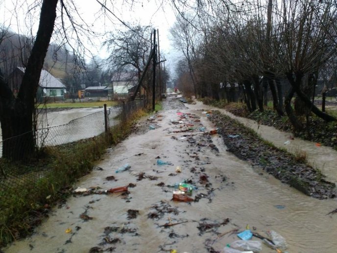 На Рахівщині гірський струмок затопив ціле село – 02