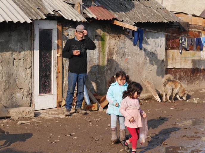 Представники ужгородської влади завітали у ромське поселення міста – 08