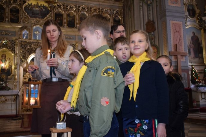 В Ужгород принесли Вифлеємський вогонь – 04 В Ужгород принесли Вифлеємський вогонь – 04