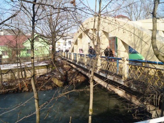 В Іршаві жінка намагалась покінчити самогубством: поліцейські встигли врятувати жінку від спроби смертельного стрибка – 03 В Іршаві жінка намагалась покінчити самогубством: поліцейські встигли врятувати жінку від спроби смертельного стрибка – 03