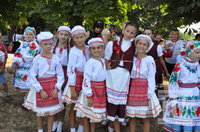 День Незалежності України у Мукачеві відзначили масштабним парадом вишиванок (ФОТОРЕПОРТАЖ) – 11