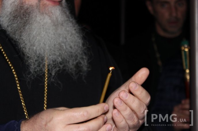 Мукачівці зустріли Благодатний Вогонь, який зійшов у Єрусалимі – 22