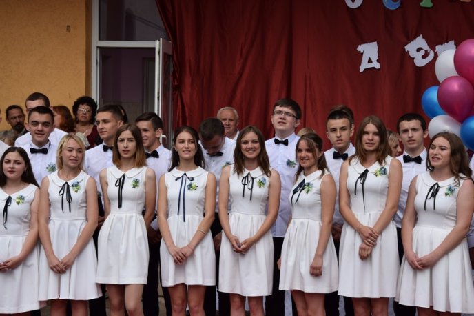 У школах Мукачева пролунав останній дзвінок – 61