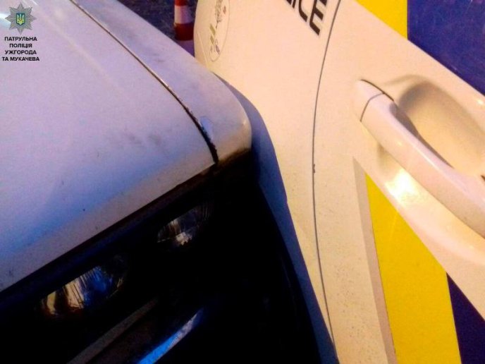 П’яний водій в’їхав у автомобіль патрульних поліцейських – 02