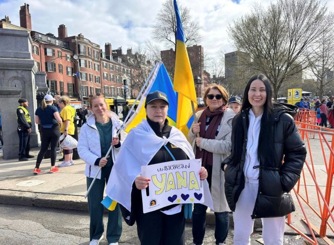 «Наша гордість»: 12-річна українка пробігла Бостонський марафон на протезах – 08