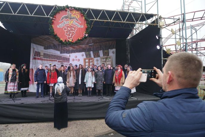 Мукачево приєдналося до Всеукраїнського різдвяного флешмобу – 03