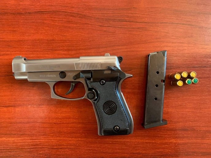 Прикордонники знайшли у мікроавтобусі зброю – 01