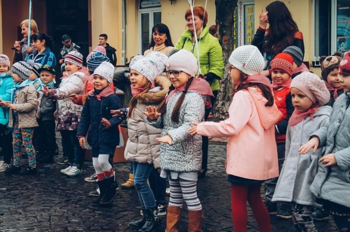 До мукачівських дошкільнят завітали казкові герої – 11