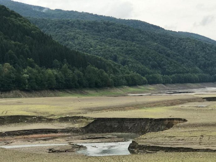 Пустеля серед лісу: як виглядає осушене Вільшанське водосховище – 06