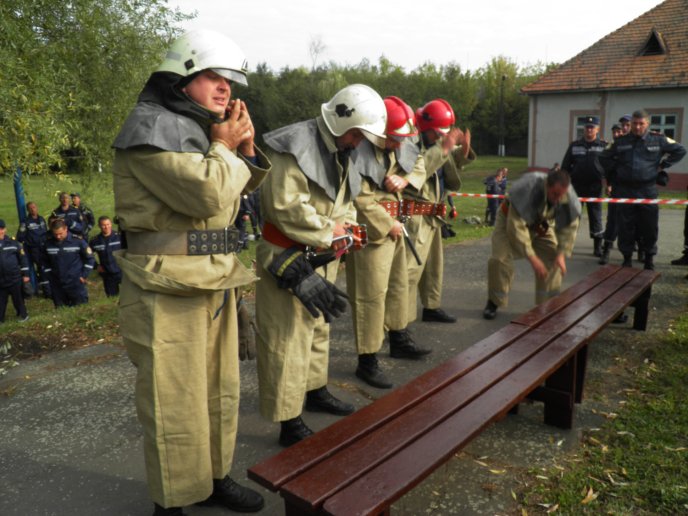 У Берегові рятувальники демонстрували професійну майстерність та визначали кращих газодимозахисників – 03