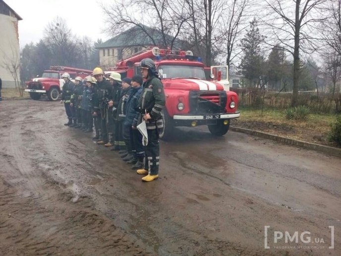 Мукачівські рятувальники провели практичні навчання на деревообробному підприємстві – 01