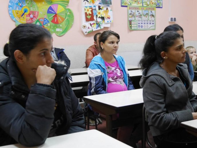 На базі школи №14 в Ужгороді стартує освітній проект для дорослих ромів – 06