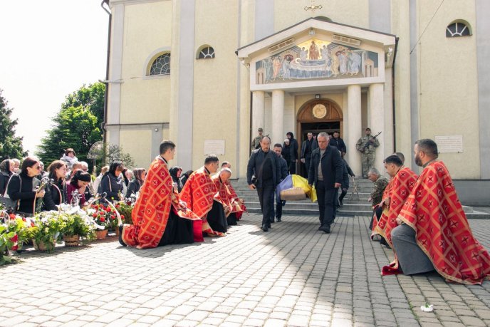 У Мукачеві поховали військового, який із перших днів війни був на фронті – 06