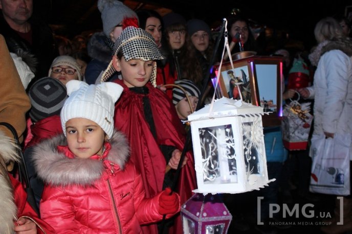 Яскраве святкування Дня святого Мартина у Мукачеві: парад ліхтариків, лицарські бої та вогняне шоу – 57 Яскраве святкування Дня святого Мартина у Мукачеві: парад ліхтариків, лицарські бої та вогняне шоу – 57