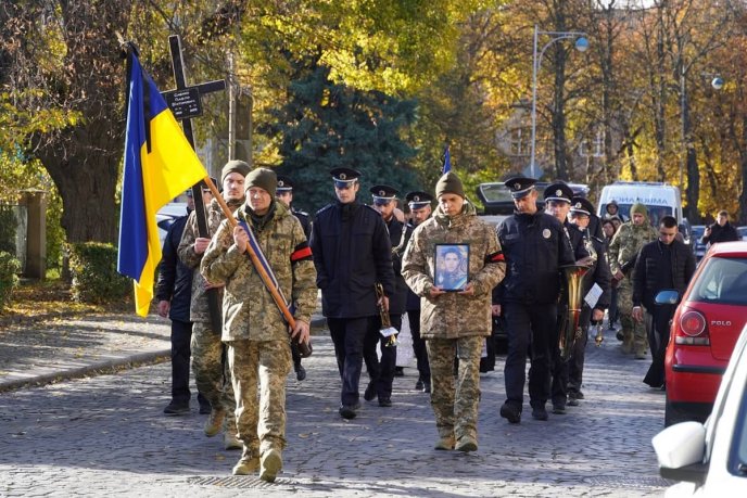 В Ужгороді поховали 35-річного захисника, який загинув на Донеччині – 01 В Ужгороді поховали 35-річного захисника, який загинув на Донеччині – 01
