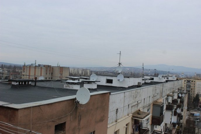 В Ужгороді жителі багатоповерхівки на вулиці Минайській оновили дах будинку – 11