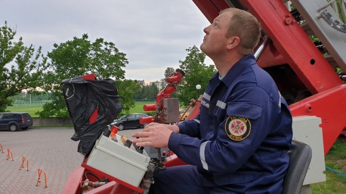 В Ужгороді врятували кота, який потрапив у халепу – 04