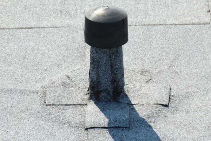 В Мукачеві на семи багатоповерхівках ремонтують дах – 08