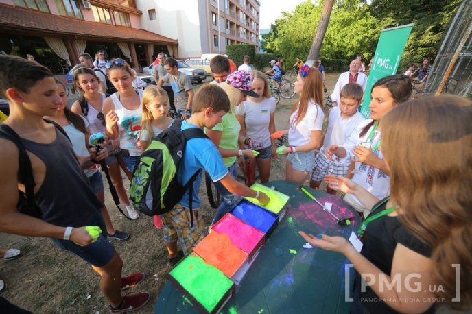 Велозаїзд у День Незалежності України та "кольоровий" флешмоб у Мукачеві: як це було – 21