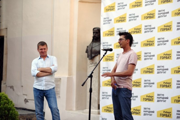 Роберт Горват зустрівся зі своїми прихильниками у замку – 06