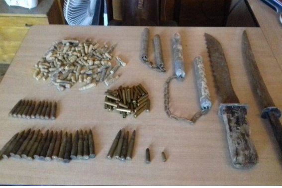 Жителі трьох районів Закарпаття здали в поліцію зброю – 01