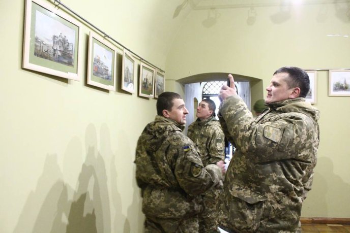 У галереї «Паланку» відкрили виставку військового художника, який малює перемогу – 04