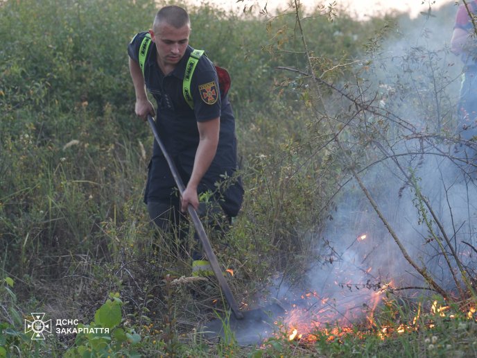 Рятувальники показали, як ліквідували масштабну пожежу на Ужгородщині – 06 Рятувальники показали, як ліквідували масштабну пожежу на Ужгородщині – 06