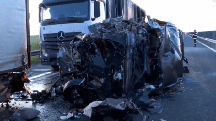 Мікроавтобус прямував до Чехії: загинули українські заробітчани – 02