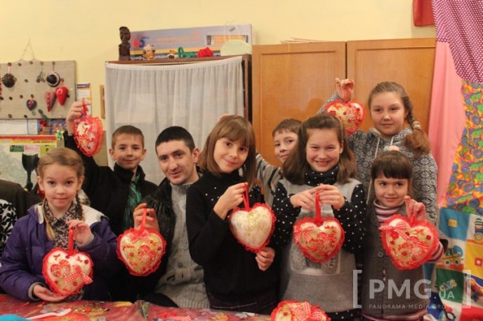 У Мукачеві діти власноруч робили валентинки військовим – 18