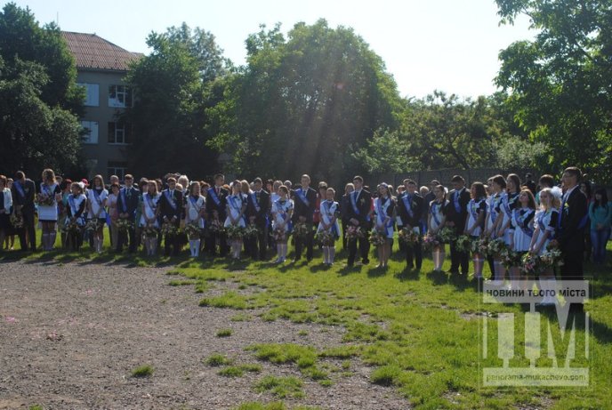 Останній дзвінок відлунав для випускників Мукачівської ЗОШ №6 (ФОТО) – 20